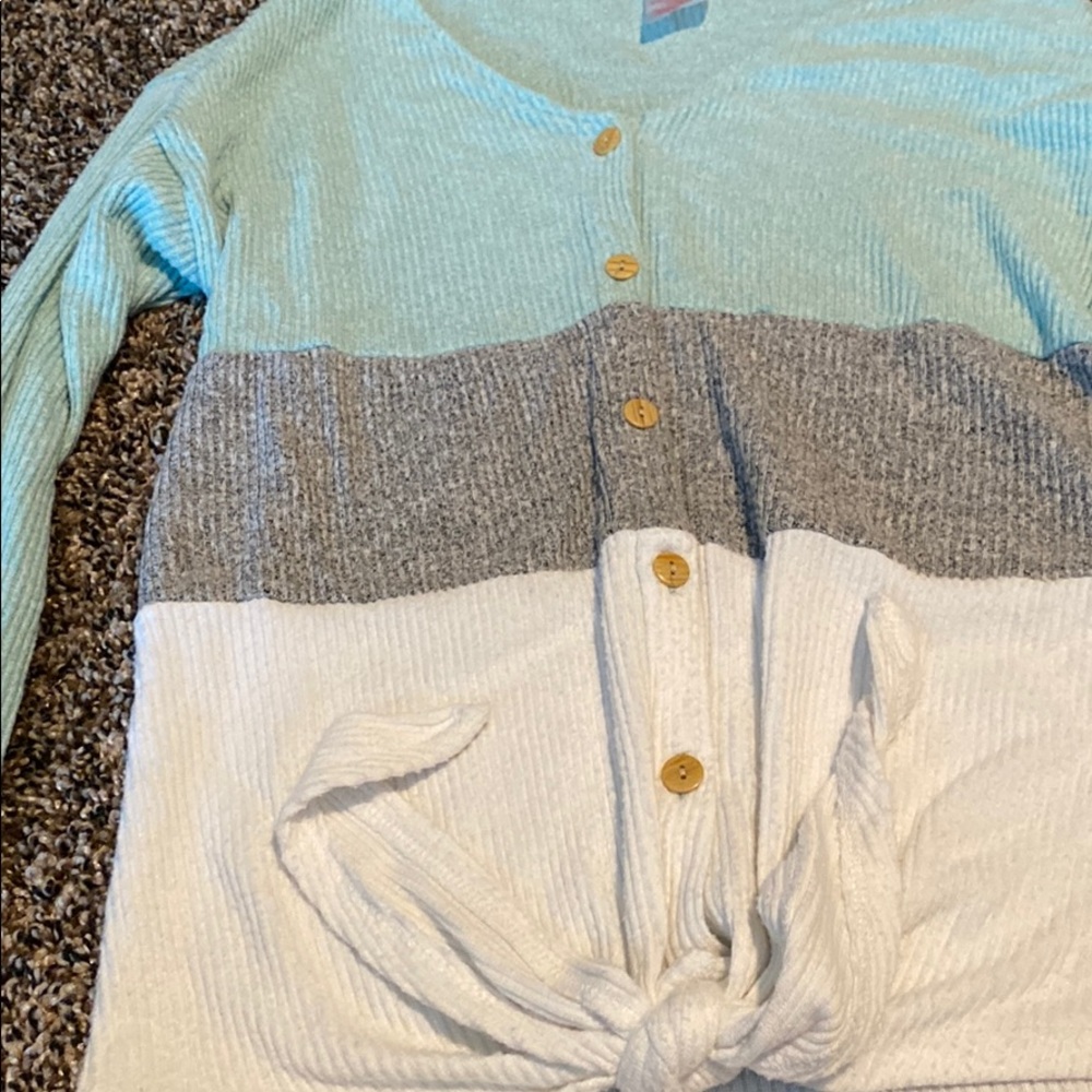 Perfect fall top! - Picture 3 of 3